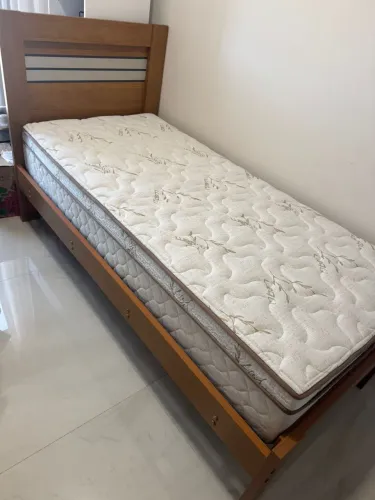 Cama solteiro nova