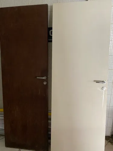 Porta Branca porta marrom 2,10 por 70 cm largura 