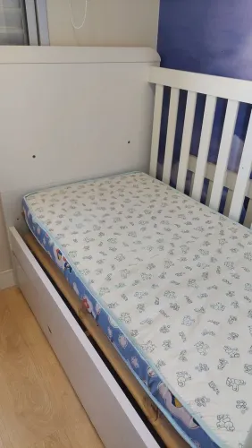 Berço Multifuncional com cama auxiliar e trocador 