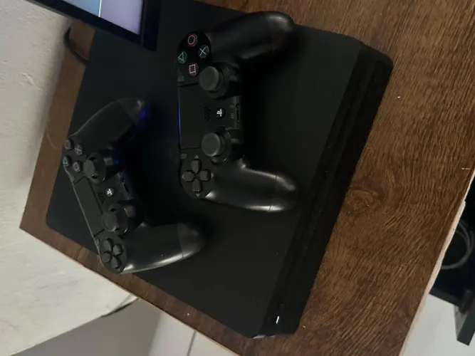 PS4 1tb + 2 CONTROLES + JOGOS