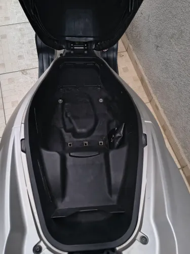 PCX 150 revisões em dia, moto pra pegar e andar, não tem nada de manutenções pra fazer