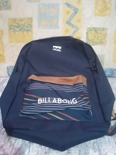 Mochila Billabong, Média