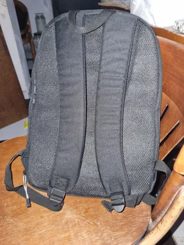 Vendo mochila Targus notebook preta