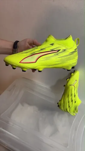 Chuteira de campo marca Puma