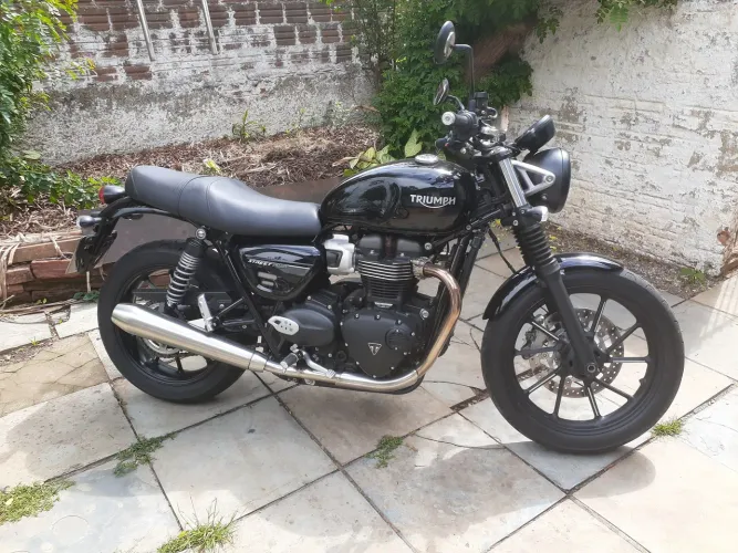 Triumph Bonneville Street Twin 900CC 2022