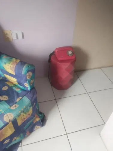 Mesinha de louça de canto