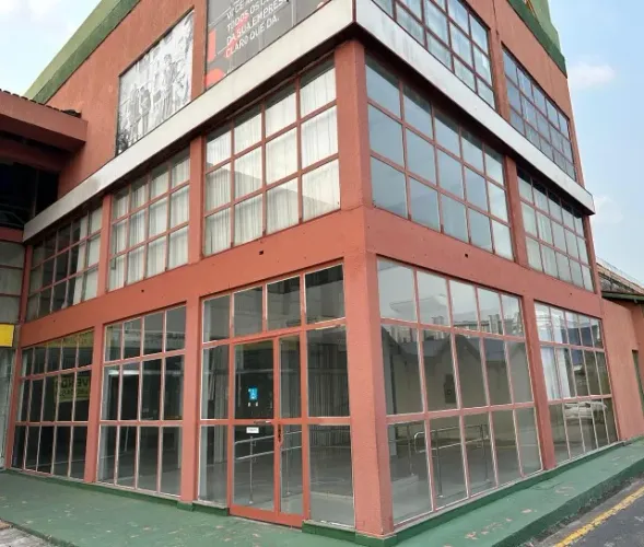 Sala Comercial 410m² c/ 2 Pisos no Casa Center entre Djalma e Constantino