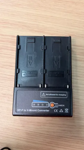 Adaptador de bateria NP-F para bateria V-Mount (com marcador de potencia)