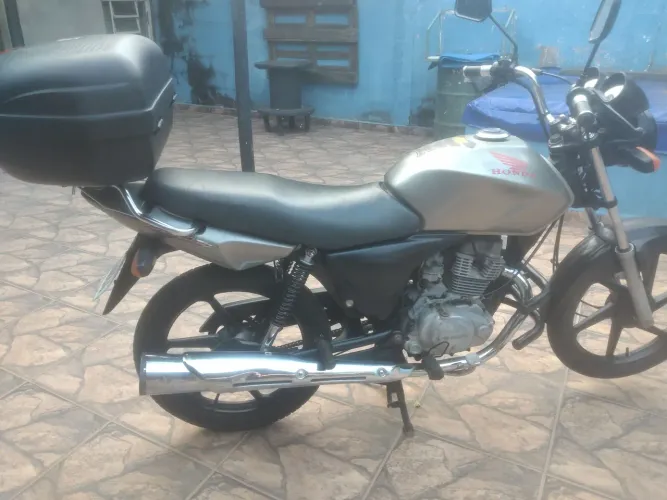 Titan 2008, doc. Ok em dias, e manutenção também.  Relíquia!
