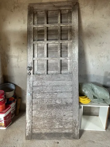 Porta de massaranduba completa com forra 400 reais 