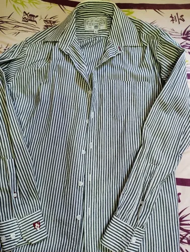 Camisa listradada preta e branca