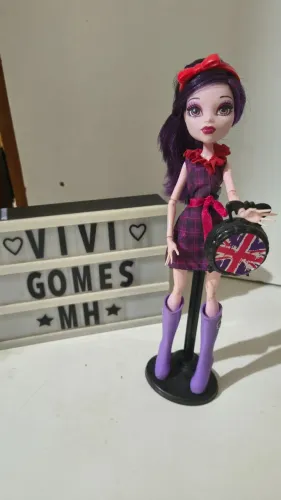 Monster High Elissabat in London ghouls celebrite