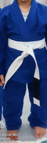 Kimono infantil azul pouco usado com faixa