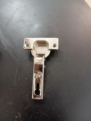 Dobradiça para móveis 