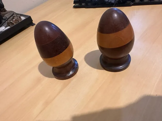 Ovo de madeira maciça para decoração