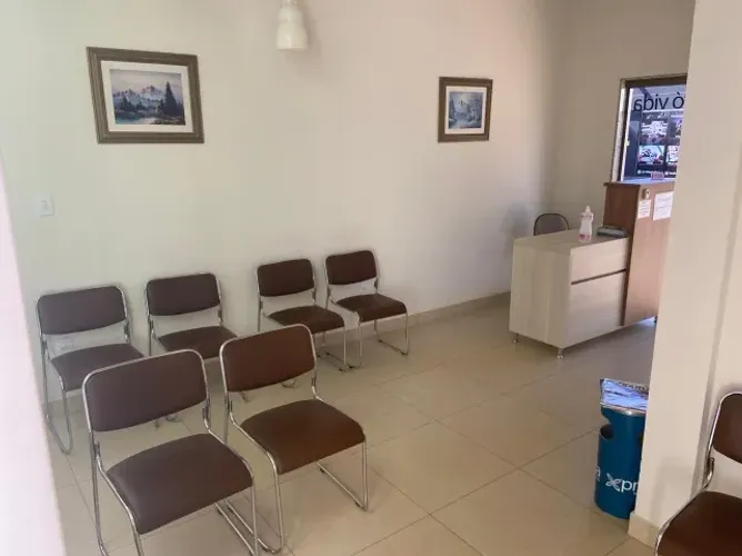Clínica Pronta para Atender no Centro de Martinho Campos - Totalmente Equipada