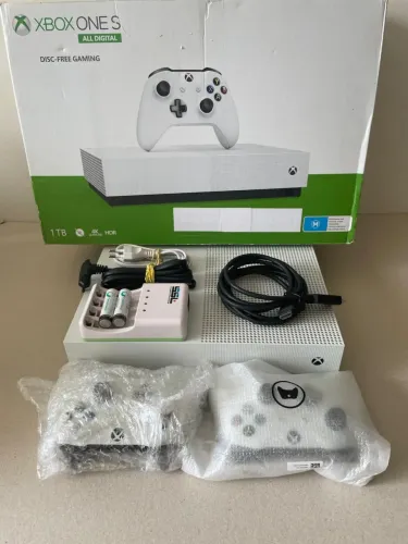 xbox one s all digital 1tb + 2 controles + carregador + par pilhas recarregáveis