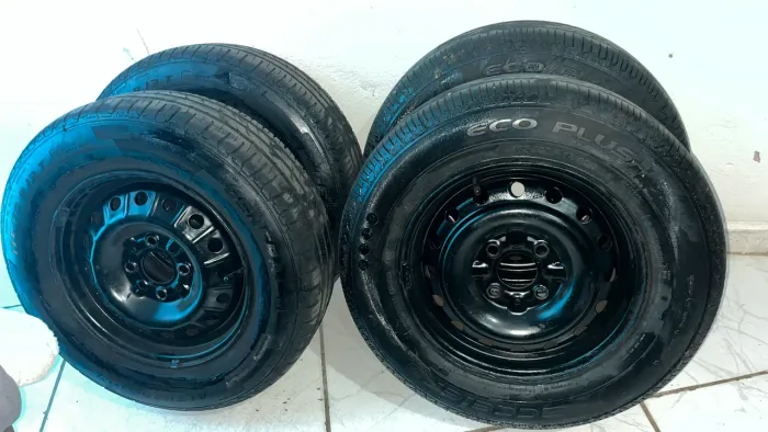 Rodas aro 13 com pneus 175/70 novos