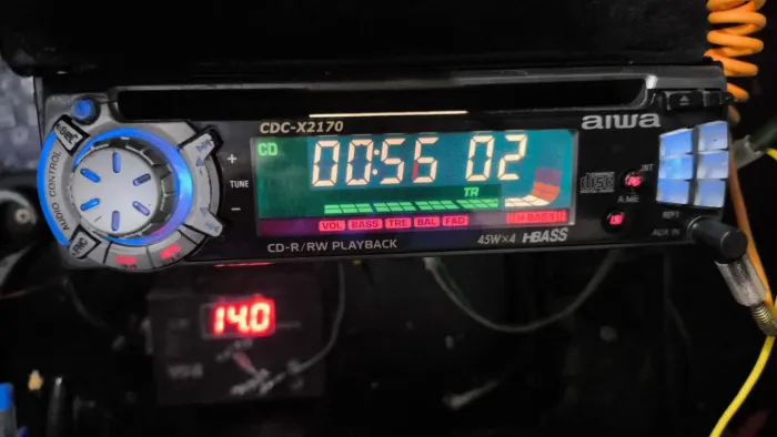 Rádio Aiwa modelo antigo