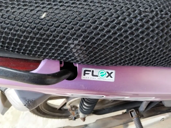 Vedo biz muito nova, completa, penues novo roda partida flex bateria nova 75 mil kl 