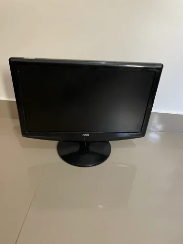 Monitor Aoc com defeito 