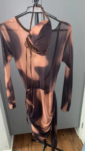BAIXOU O PREÇO! Vestido Estiloso Look completo, usado uma única vez