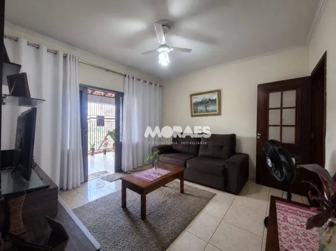 Casa com 3 quartos, sendo 1 suíte à venda, 257 m² por R$ 460.000 - Vista Alegre - Bauru/SP