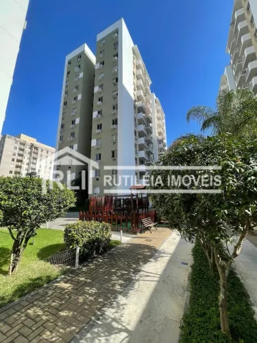 Rutileia Imóves vende amplo apartamento no Condomínio Recanto tropical, Centro - Itaboraí