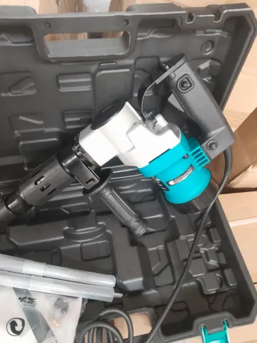 Vendo um martelete de 7 kilos novo barato nunca foi usado completo com ponteiro e 