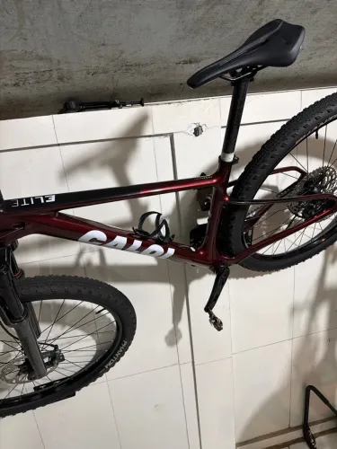 QUADRO CALOI ELITE CARBON SPORT 2026