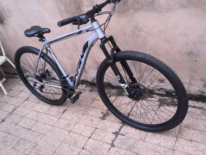 Bicicleta aro 29 novinha