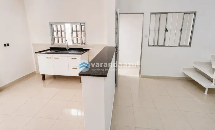 Casa Nova para locação 2 Dorm com Quintal e 1 Vaga em Vila Exclusiva - Aceita Pet