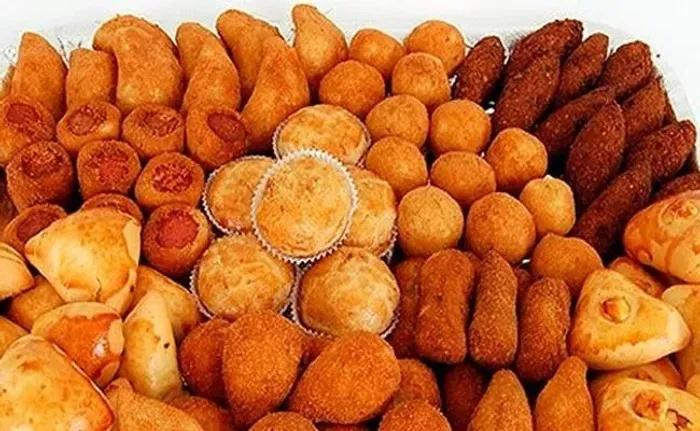 ZÉ COXINHA CONTRATA-SE SALGADEIRO/A COM EXPERIÊNCIA