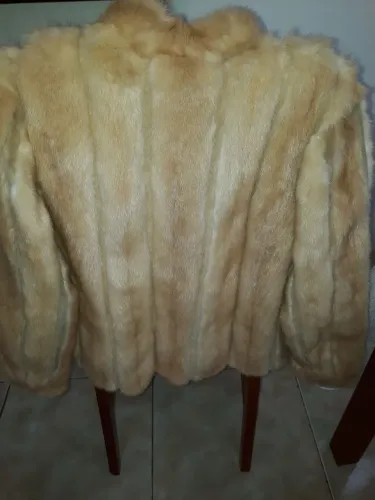 Excelente oportunidade!! Casacos sendo 2 novos ,2 com pouco uso , pois são peças da Europa