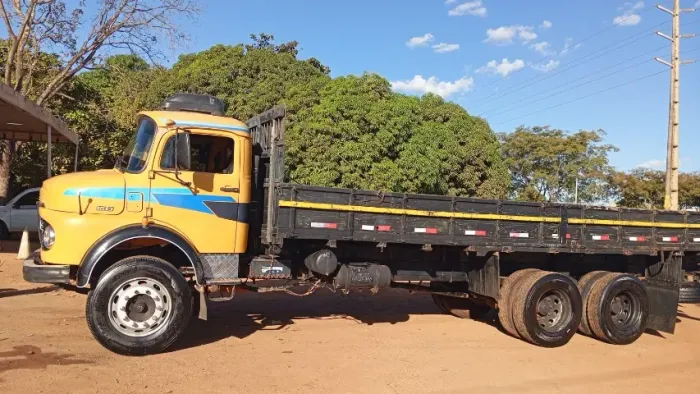 Caminhão Mercedes Benz 1513
