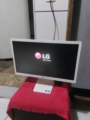 O computador LG braco conservado funcionando 