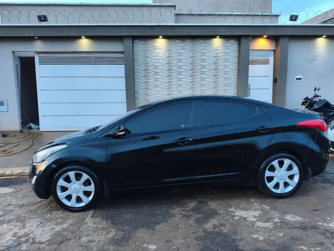 Hyundai Elantra GLS 1.8 16V Aut. 2012