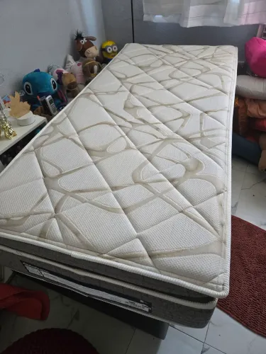 Vendo colchão com 01 ano de uso