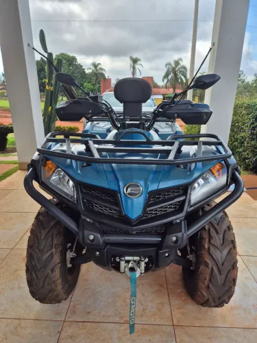Quadriciclo CFMOTO CForce 450cc 4X4. 90 horas de motor e 2 mil km rodados. 