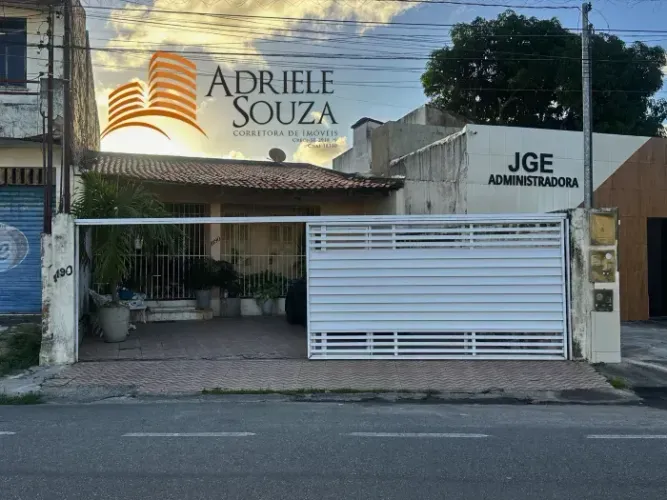 Vendo casa com 5/4 sendo uma suíte e 1/4 de serviço, Rua Rafael de Aguiar