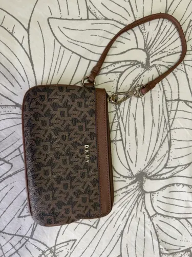 Carteira de mão DNKY 