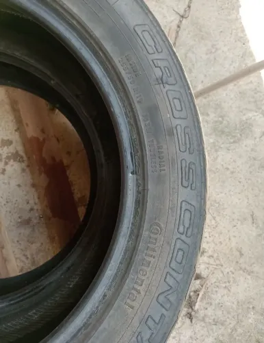 Vende se par de pneus 255/50-19 mais q meia vida.