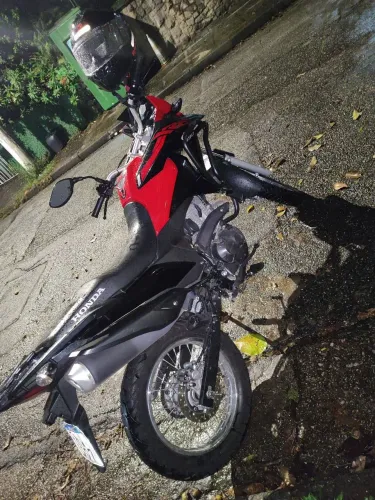Novíssima só comprar e ser feliz , moto tá impecável