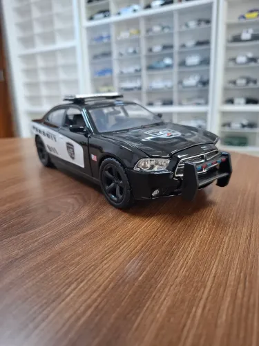 Miniatura Police Motormax 1/24 Dodge Charger Polícia 2011