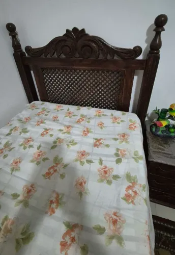 Cama Solteiro em Madeira