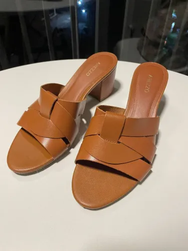 Sandália Arezzo nova tam 38