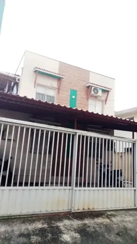 Apartamento em Garapu, primeiro andar, com garagem coberta.