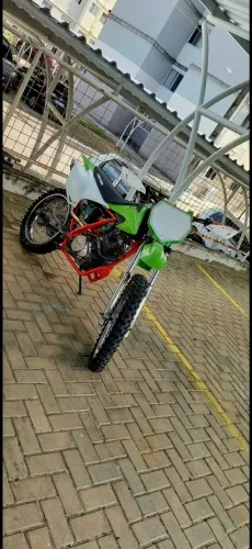 Moto preparada para trilha 