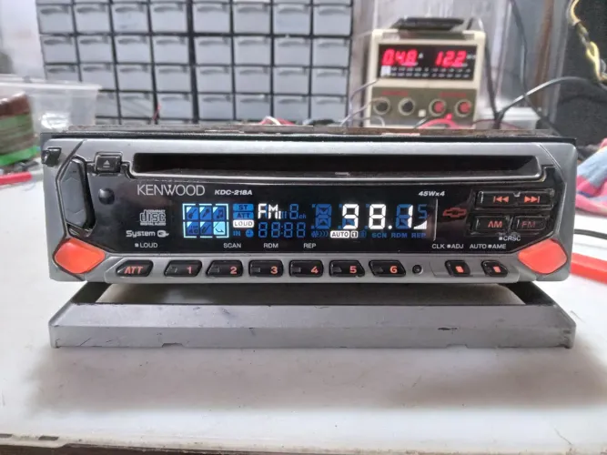 Radio kenwood kdc 218A