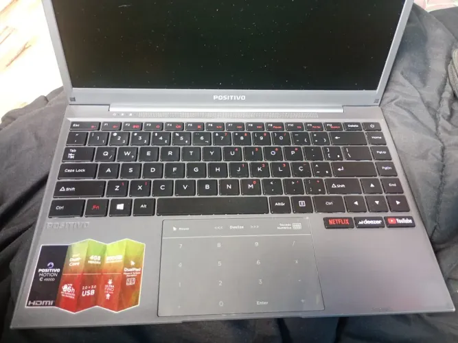 Notebook Positivo Motion C4500D + Carregador Original + Capa | 4GB RAM | Oportunidade
